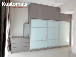 Built-in Sliding Wardrobe For Master Bedroom