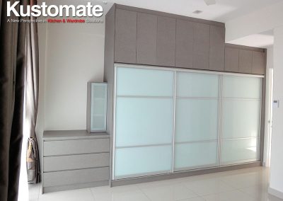 Built-in Sliding Wardrobe For Master Bedroom