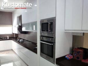 Solid Surface Kitchen Cabinet With Quartz Countertops