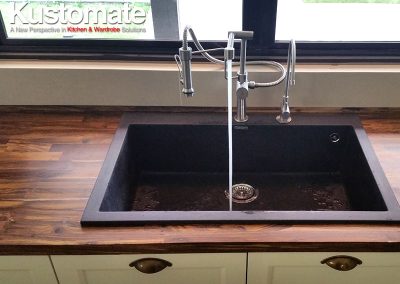 Solid Wood Classic Kitchen Cabinet Design 03